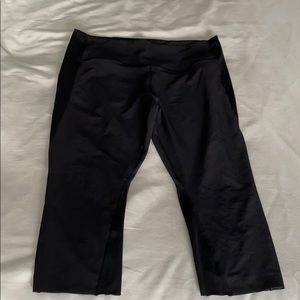 Athleta Ultimate Dobby Mesh Capri